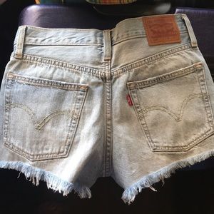 Levi shorts W25
